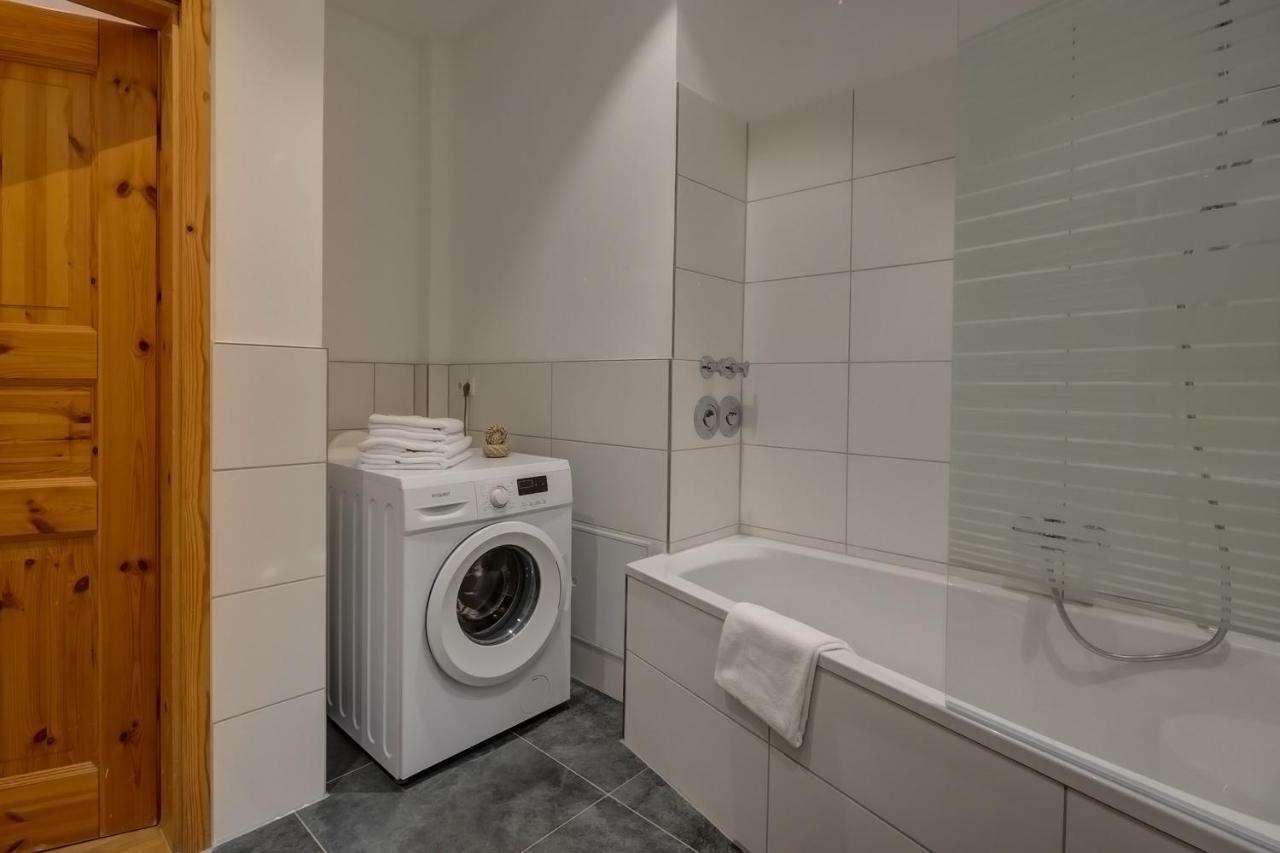 Kaza Guesthouse, Centrally Located 2 & 3 Bedroom Apartments In Augsburg Eksteriør billede