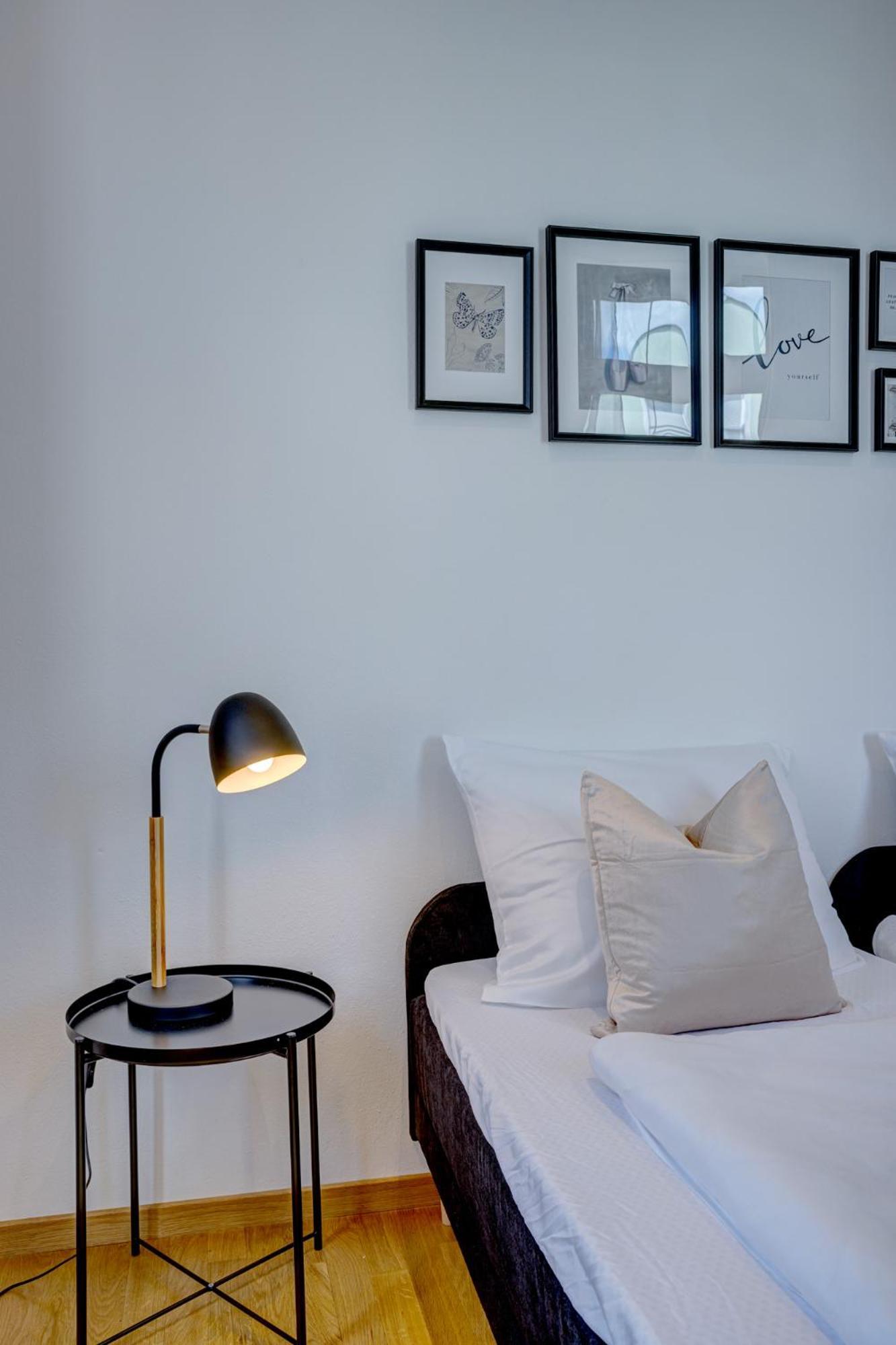 Kaza Guesthouse, Centrally Located 2 & 3 Bedroom Apartments In Augsburg Eksteriør billede